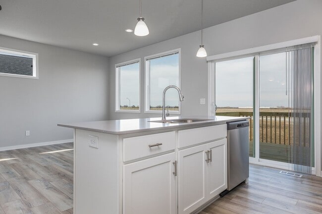 Building Photo - Stunning 3 Bedroom Home Nestled in Norwalk