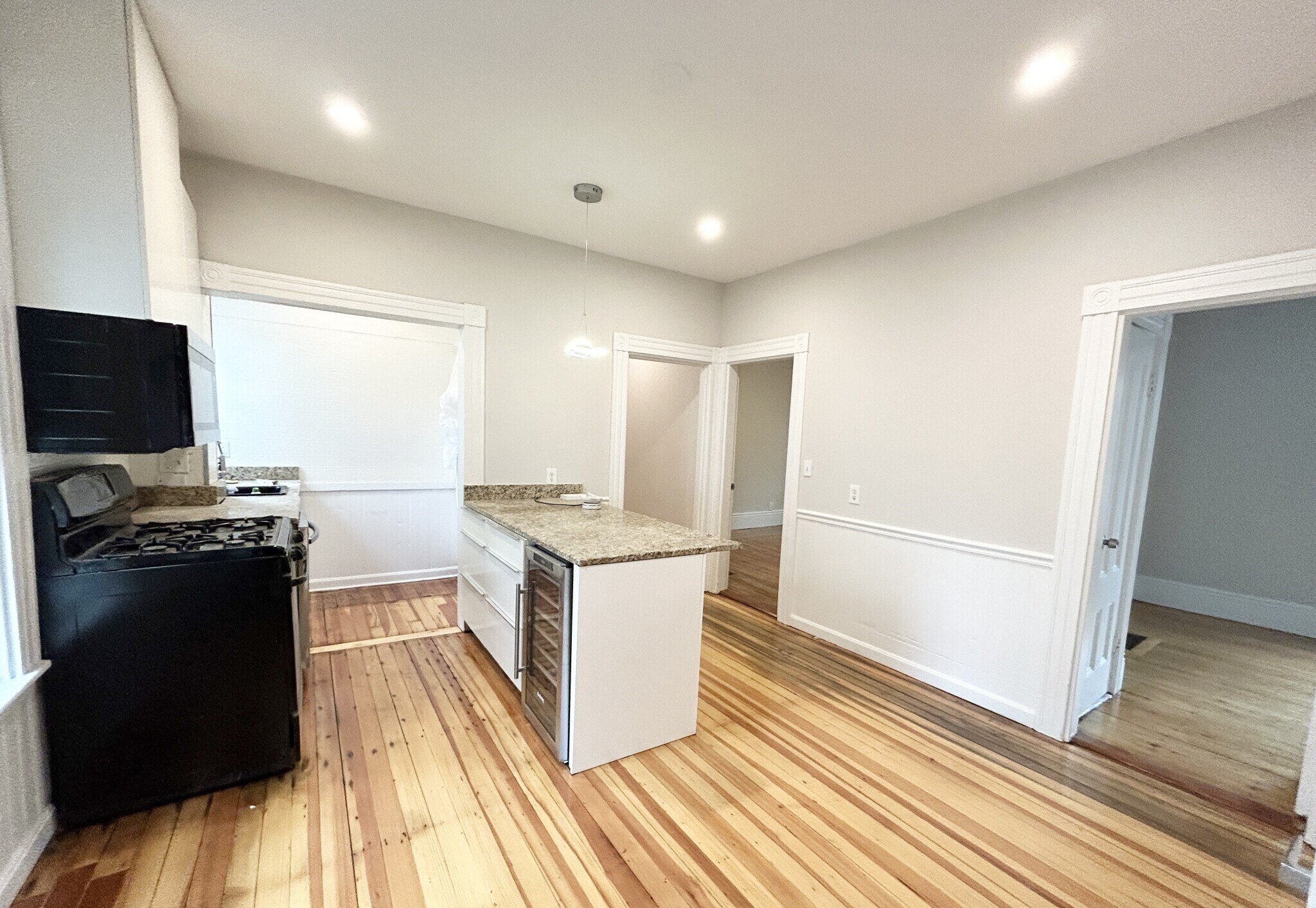 Building Photo - 12 Buttonwood St