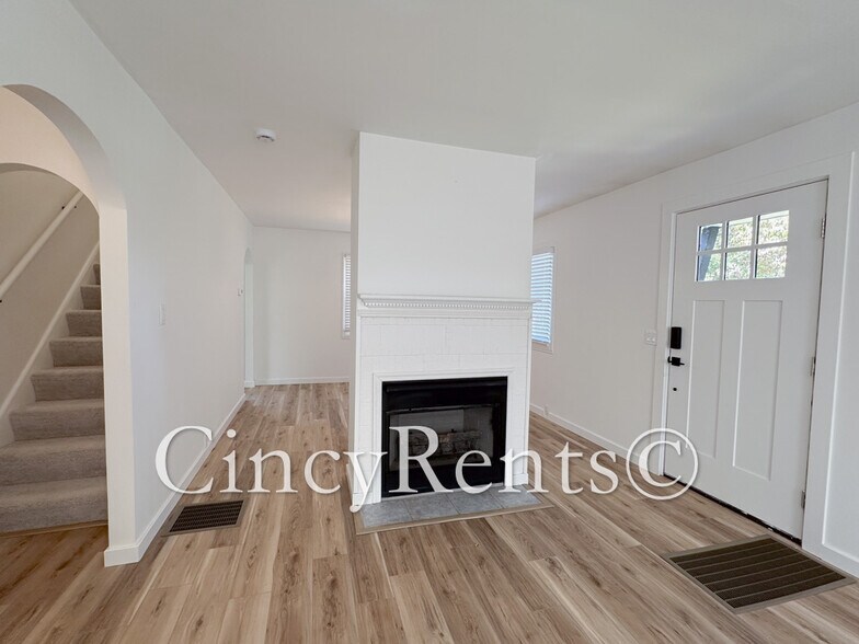 Building Photo - 6815 Sunray St