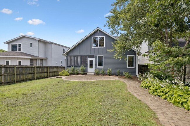 Building Photo - 2310 Vaulx Ln