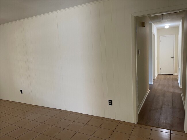 Building Photo - 8830 Sharpcrest St