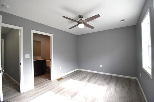 Building Photo - 822 Puzzle Pl