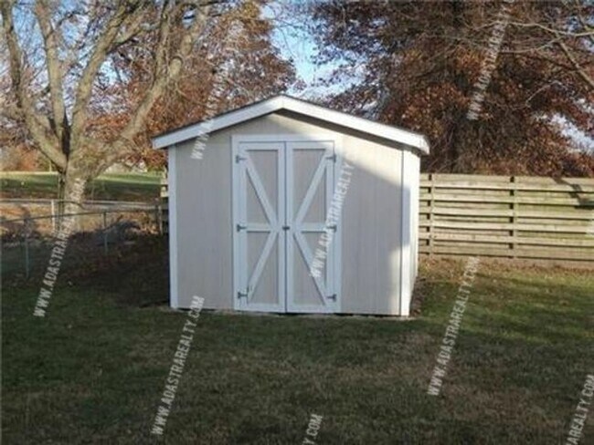 Building Photo - Beautiful Olathe Home-Coming SOON!!