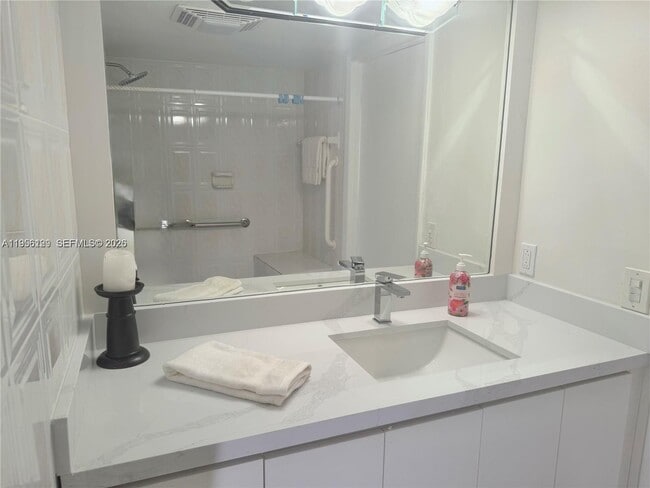 Building Photo - 5900 SW 127th Ave