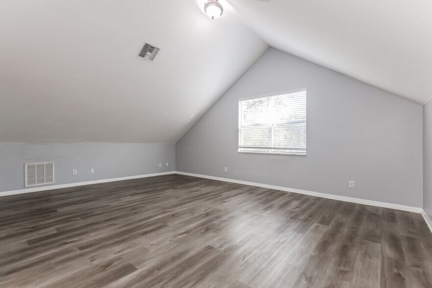 Building Photo - 812 Hickory Glen Dr