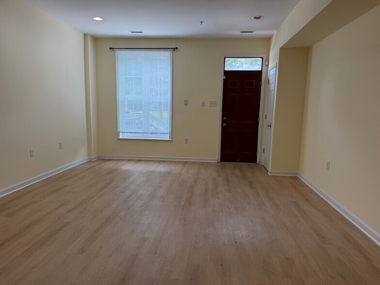 Main Floor - 139 W Hamburg St