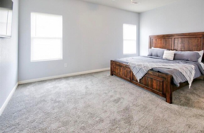 Building Photo - 3510 Oleander Ave