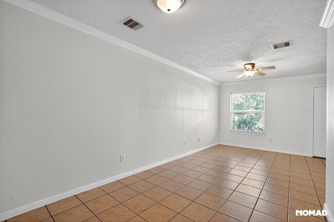 Building Photo - 2410 Morning Glory Dr