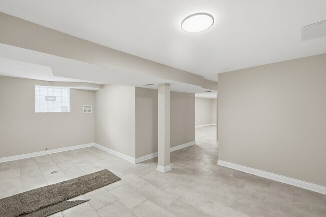 Building Photo - 7823 S May St