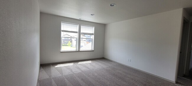 Building Photo - North Albany upgraded single family house