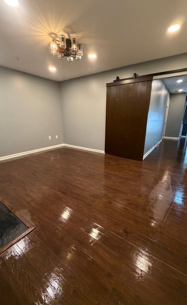 Building Photo - Beautiful Townhome in Seven Oaks!