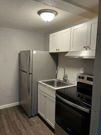 Building Photo - 5 Silvestri Cir