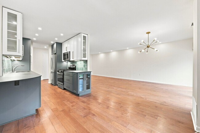 Building Photo - Beautifully Renovated 2-Bedroom, 2-Bath at West Terrace