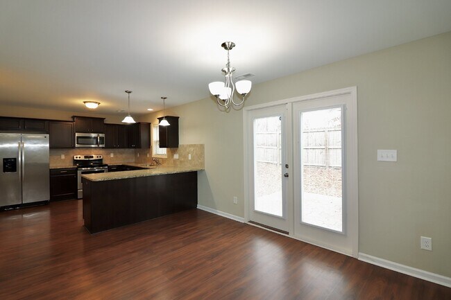 Building Photo - Spacious 4-Bedroom Home with Fireplace in Fayetteville, NC - A Must-See Rental Property!