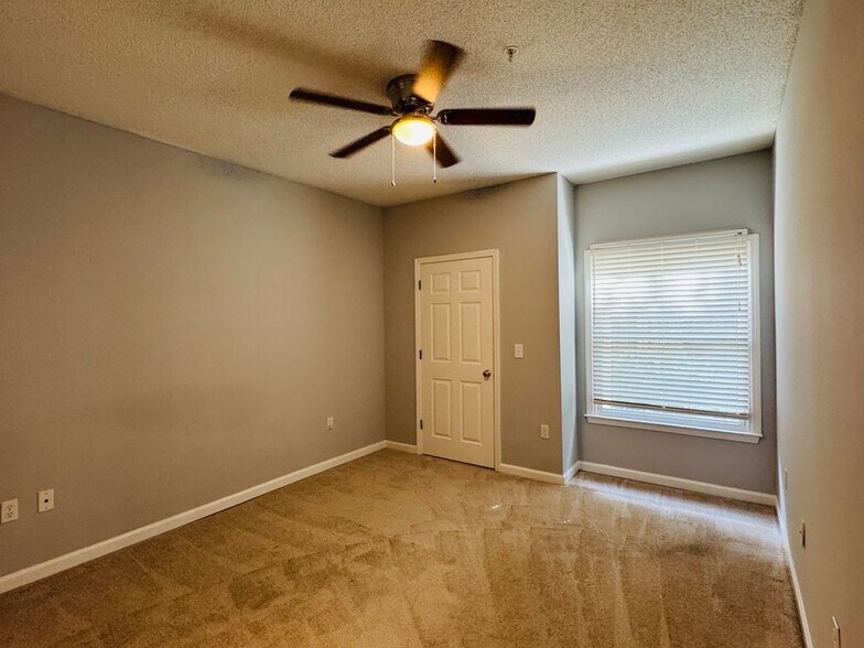 Building Photo - 955 Juniper St NE