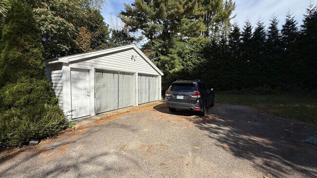 Building Photo - Conventional Style 3 BR Single Family Home...