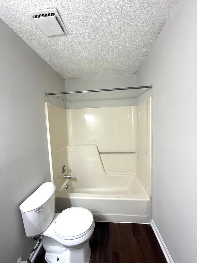 Building Photo - 4101 Hawthorne Cir