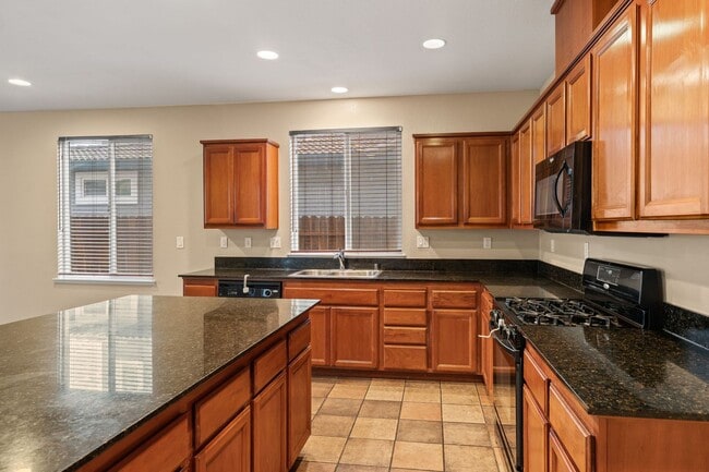 Building Photo - 10228 Pedra Do Sol Way