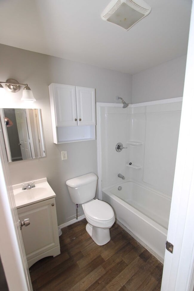 Building Photo - Revitalized 3 Bed 1 Bath Ranch