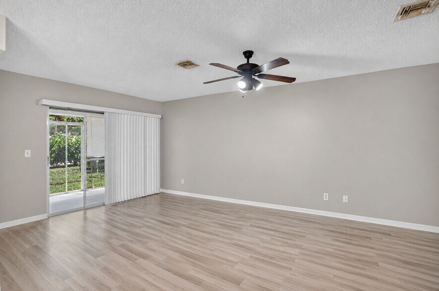 Building Photo - 5314 Sapphire Vly