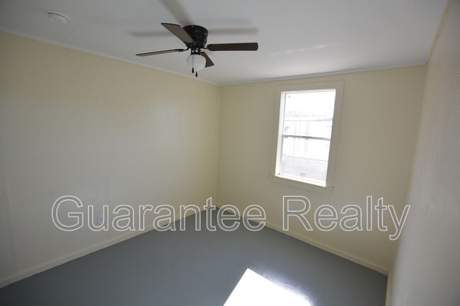 Building Photo - 2726 Shamrock Dr