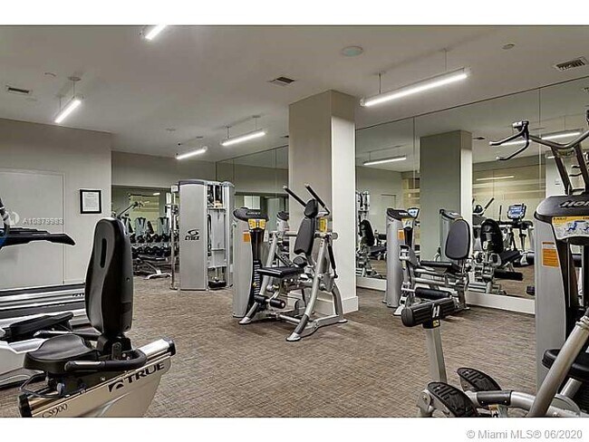 Building Photo - 4000 Island Blvd