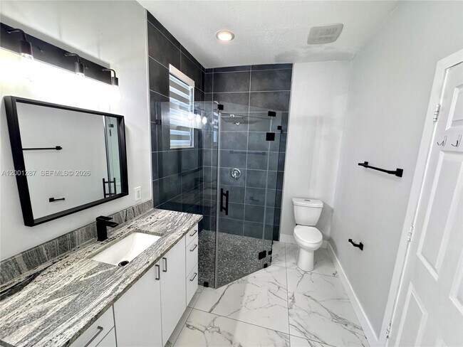 Building Photo - 21405 Ingraham Ave Rd