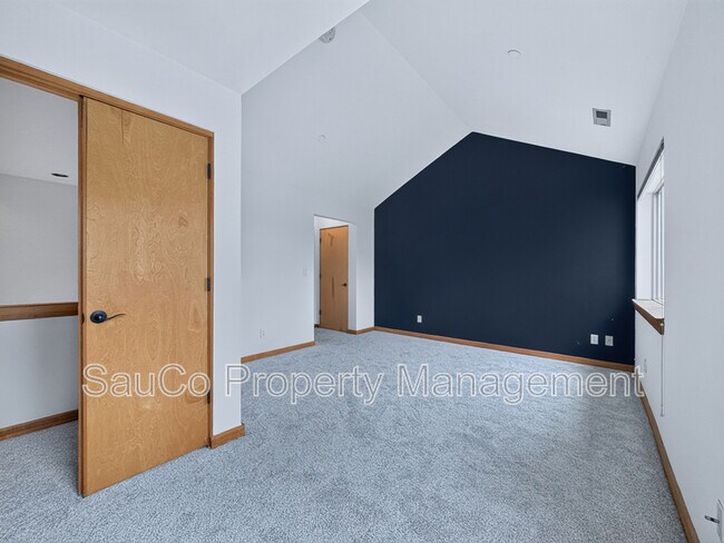 Building Photo - 5049 SW Vw Pt Ter