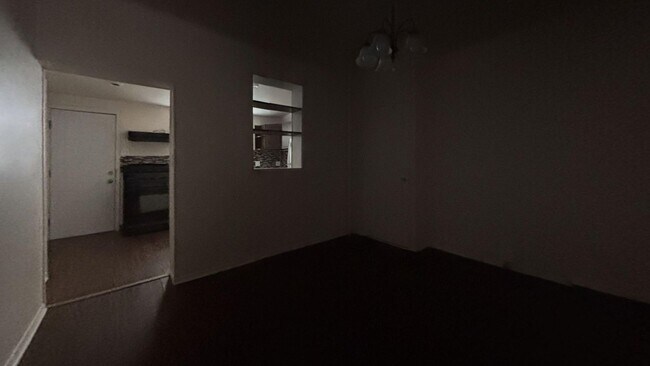 Building Photo - Charming 2-Bedroom with Classic Philly Charm