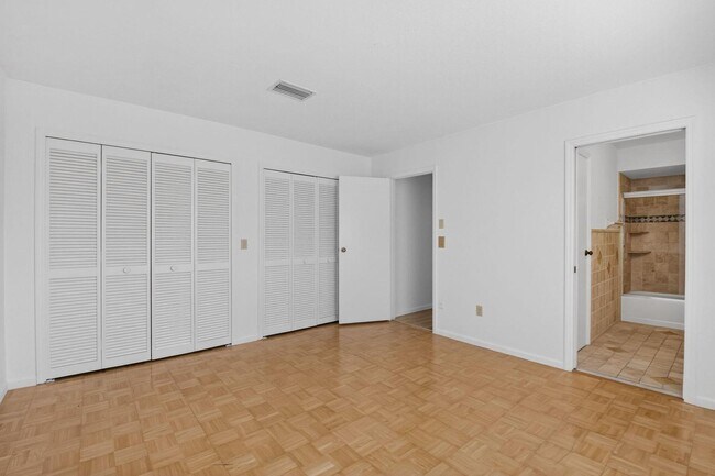 Building Photo - 10253 Riverbend Terrace