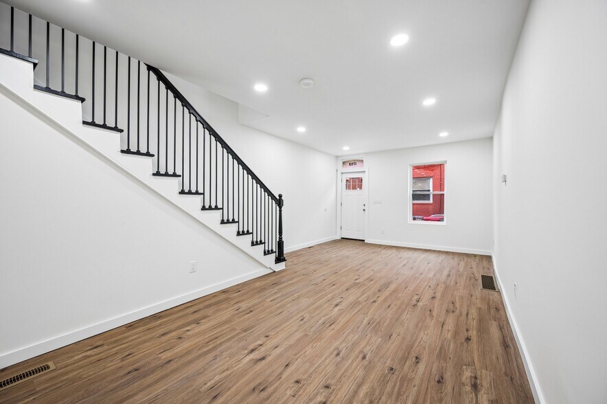 Building Photo - 1702 N Stillman St