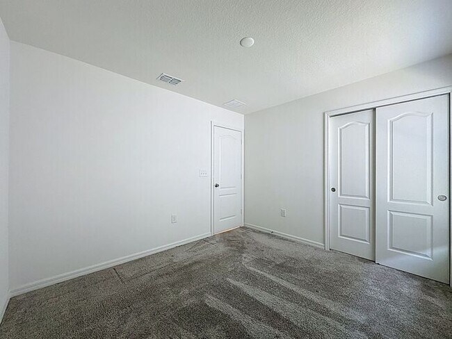 Building Photo - LIKE NEW HOME IN PRESERVATION POINT, Davenport