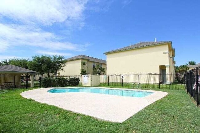 Building Photo - 1000 Ranchway Dr