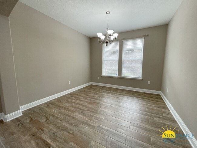 Building Photo - Gorgeous 4 Bedroom Home in Shalimar