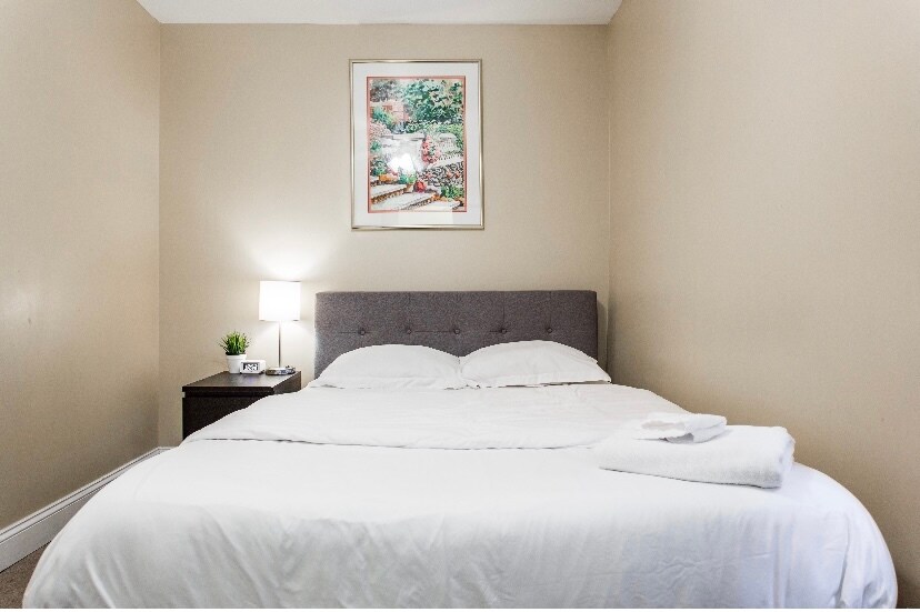 Building Photo - 2124 N Lorel Ave