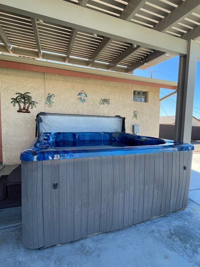 Building Photo - OWNER'S SUMMER SPECIAL-$300 OFF first 3 months! Sparkling Pool Home!