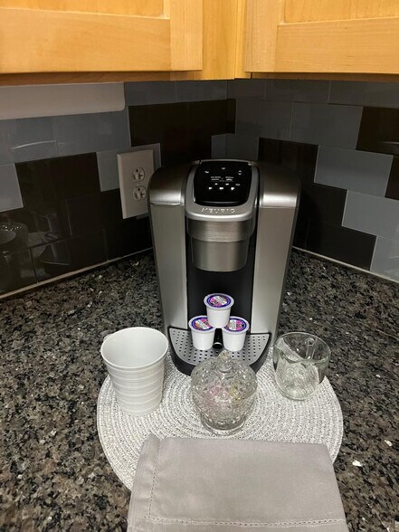 Building Photo - 3920 Sharon Rd