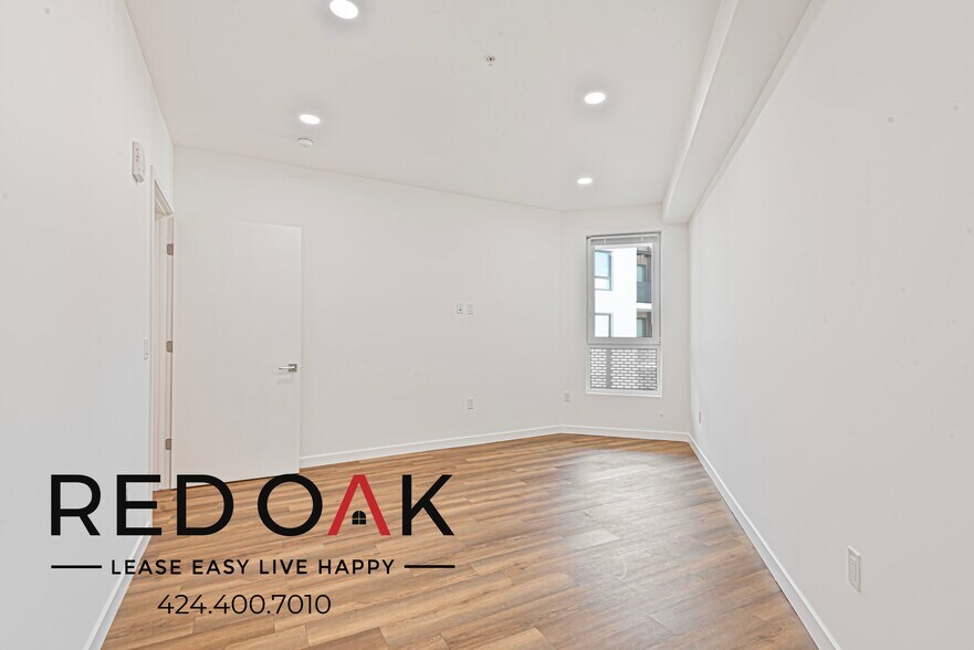 Building Photo - 1860 N Western Ave