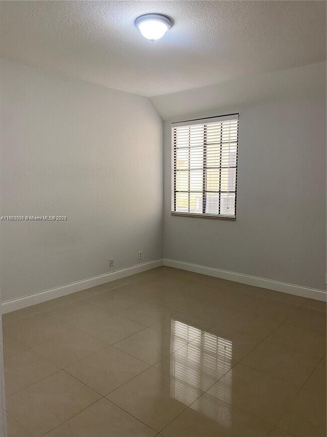 Building Photo - 1605 Passion Vine Cir