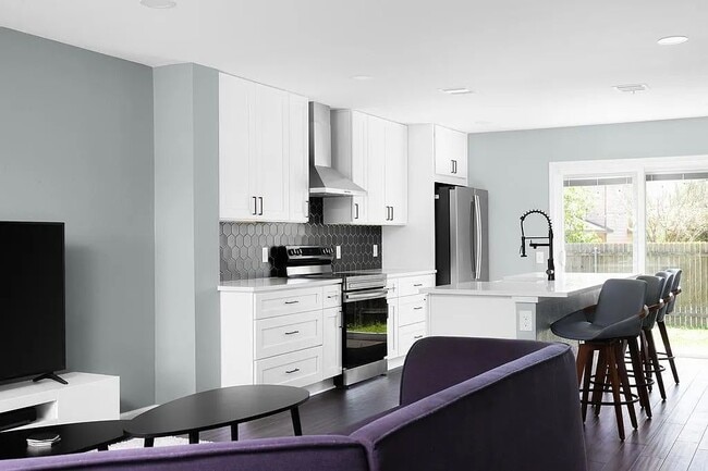 Building Photo - 5505 Viewpoint Dr