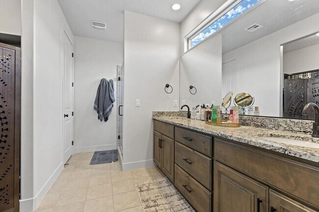 Building Photo - 3 Bedroom Home in Washington's Premier Bri...