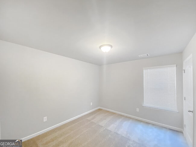 Building Photo - 1466 Fern Ridge Ln