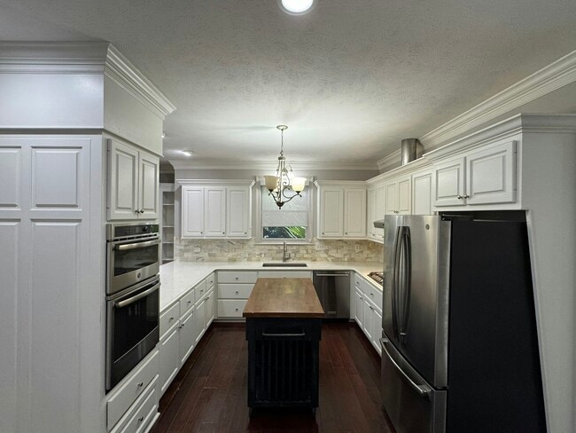 Building Photo - 301 Golden Pond Dr