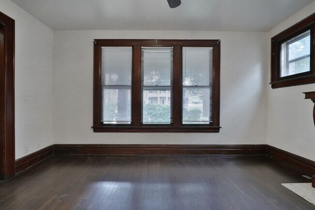 Building Photo - 1611 Summit St