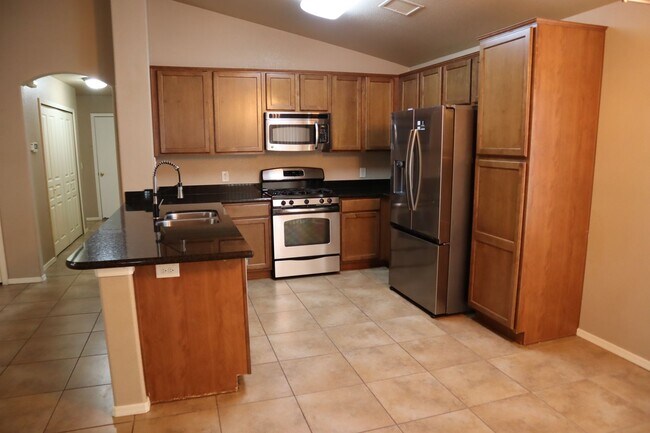 Building Photo - Livable, Lovable, & Avaiable!