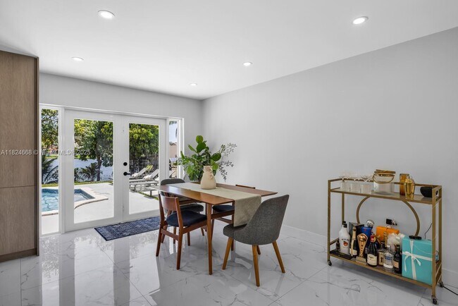 Building Photo - 9650 SW 9th Ct