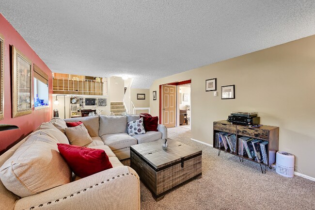 Building Photo - 10883 Fairfax Way