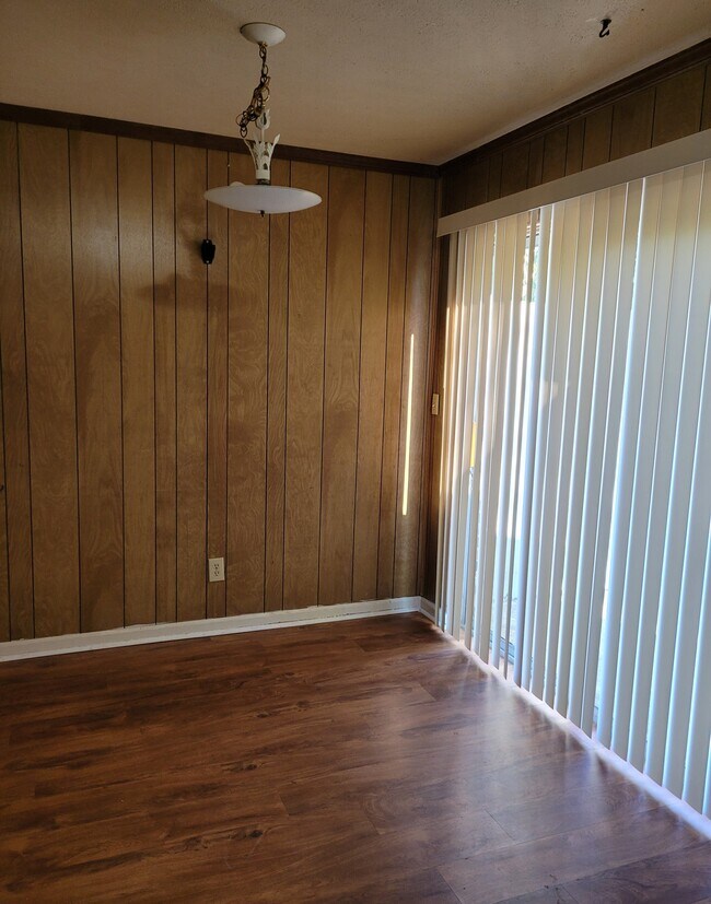 eat-in kitchen area - 1600 Antioch Rd