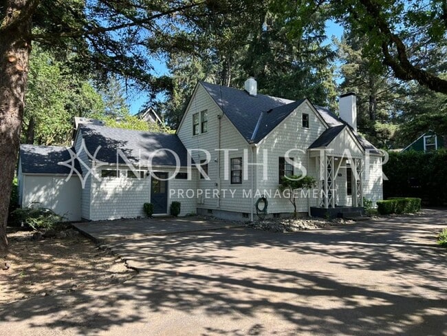 Building Photo - Newly Remodeled Lake Oswego Cottage With Lake Access.