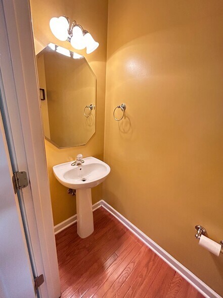 Building Photo - 105 Havelock Ct
